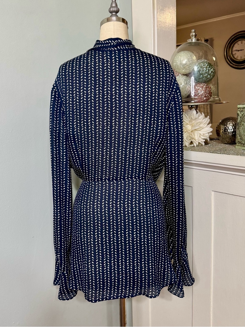 Classiques Entier 100% Silk Navy Blue Printed Tie Neck Blouse XL - Picture 5 of 12